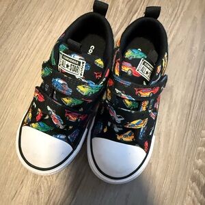 Converse Infant Low Top Sneakers in Black with Multicolor Car Print